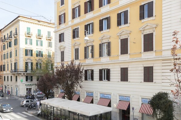 Exterior - The Best Rent - Four-room apartment near metro Ottaviano (Roma)