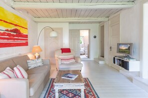 Fernseher, DVD-Player, Stereoanlage