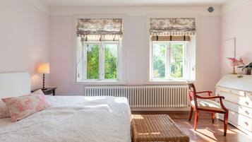 2 bedrooms, iron/ironing board, travel crib, free WiFi