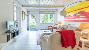 Fernseher, DVD-Player, Stereoanlage