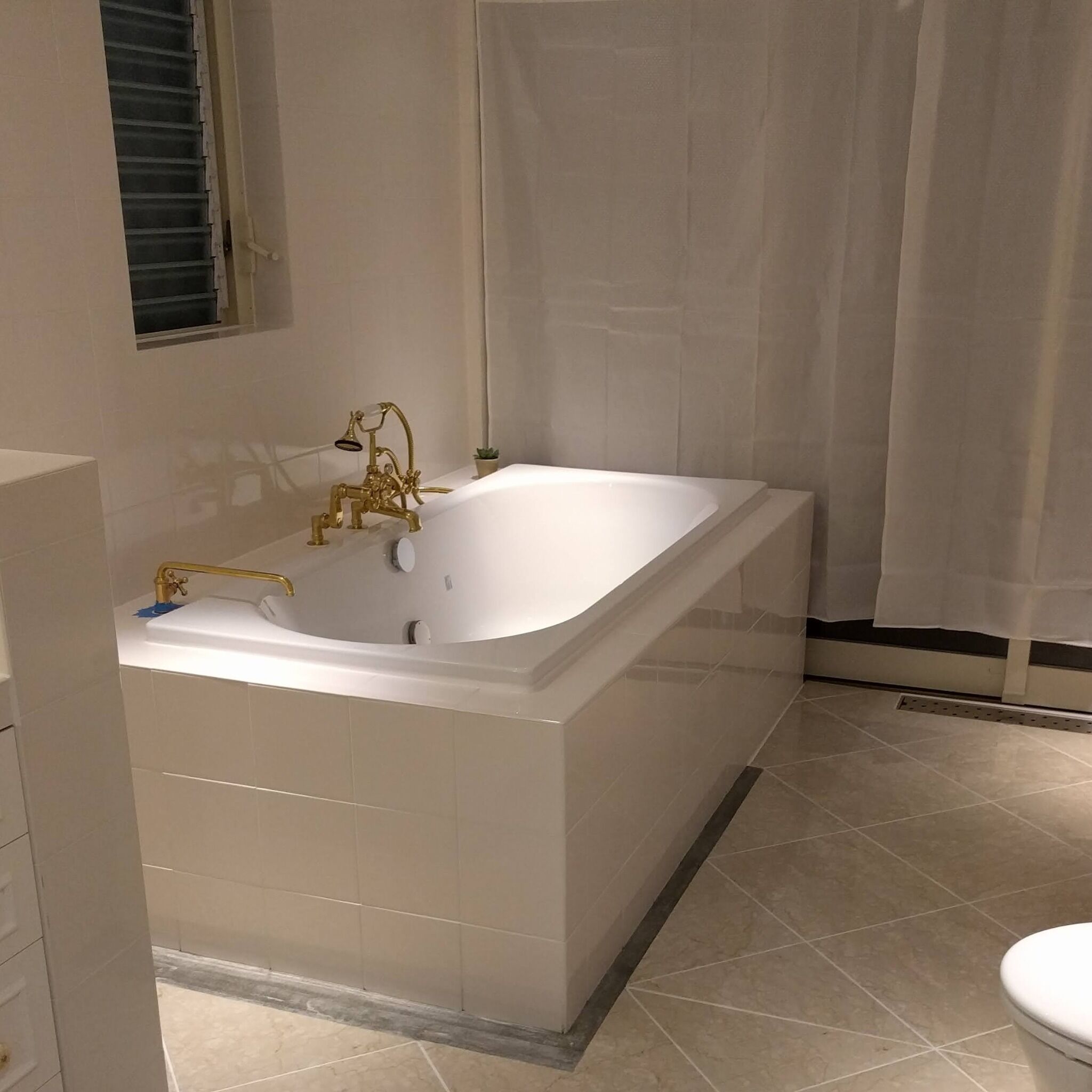 Secador de pelo y toallas