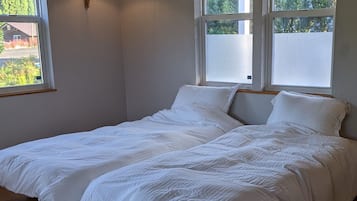 1 habitación, escritorio, wifi gratis y ropa de cama