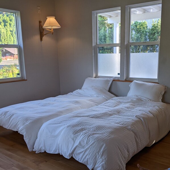 1 bedroom, desk, free WiFi, bed sheets