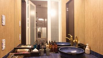 Hair dryer, towels