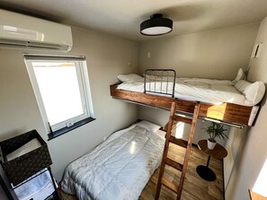 1 bedroom, desk, free WiFi, bed sheets