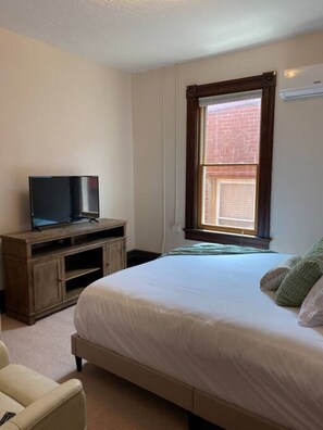 3 bedrooms, desk, iron/ironing board, free WiFi