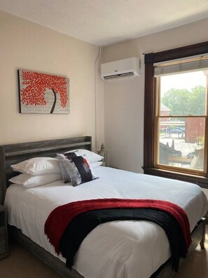 3 bedrooms, desk, iron/ironing board, free WiFi