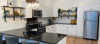 New! Historic and Renovated 3BR Riverside Suite