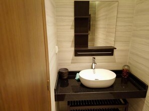 Dusche, Handtücher, Seife, Toilettenpapier