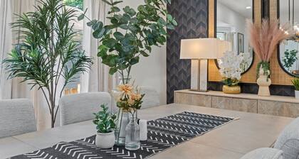 Midtown Martini - Hot Tub + King Bed(s) + Gaming