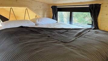 1 Schlafzimmer, Schreibtisch, Bettwäsche