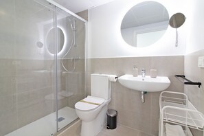 Shower, towels