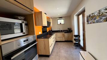 Réfrigérateur, micro-ondes, four, lave-vaisselle