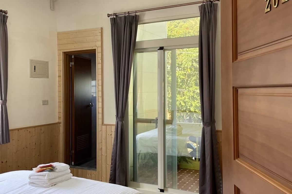 Habitació doble estàndard, 1 llit doble | Cobrellits i wifi gratuïta 