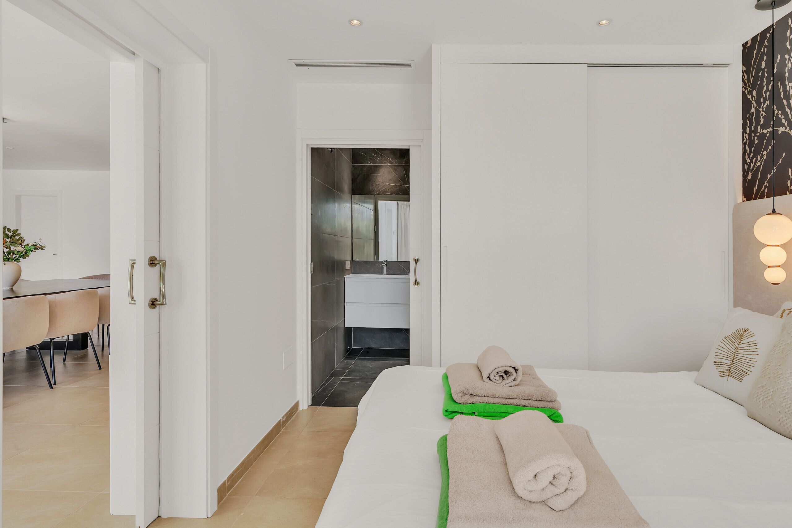 5 bedrooms, iron/ironing board, free WiFi, bed sheets