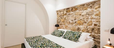 شقة بتجهيزات أساسية | 1 غرفة نوم وواي فاي مجانًا