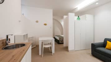 Basic Apartment | Ruang makan