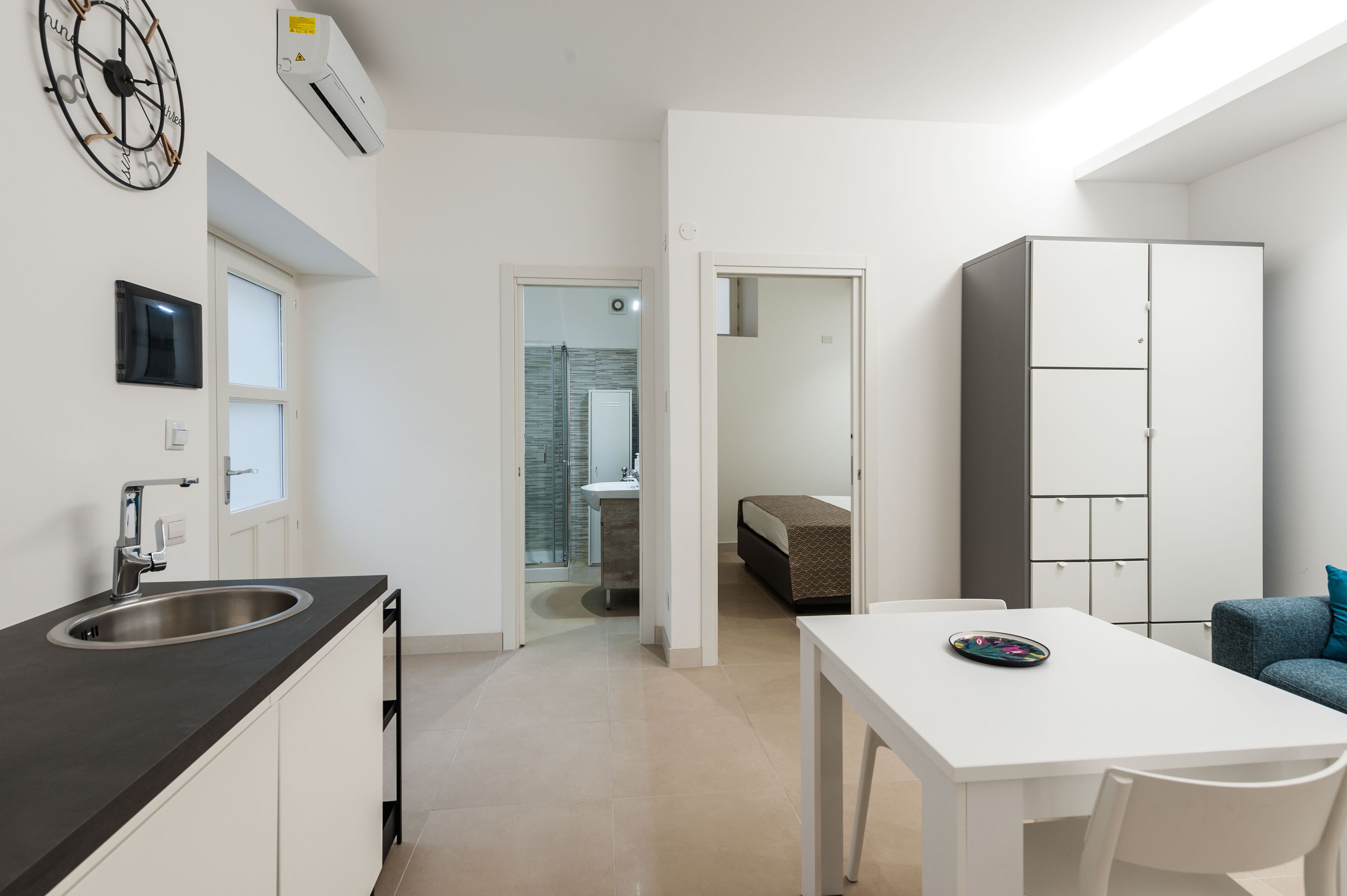 Departamento empresarial | Cocina privada | Refrigerador, utensilios de cocina y congelador 