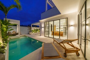 Outdoor pool - Villa Casa Brezza (Kerobokan)