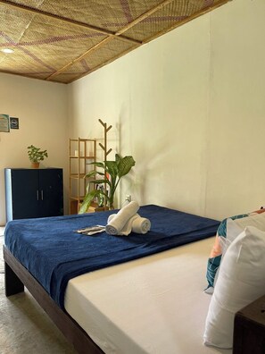 Deluxe Room | Soundproofing, rollaway beds, bed sheets - Dawn Patrol Hostel (General Luna)
