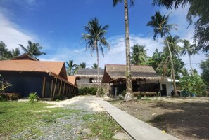 Exterior - Dawn Patrol Hostel (General Luna)