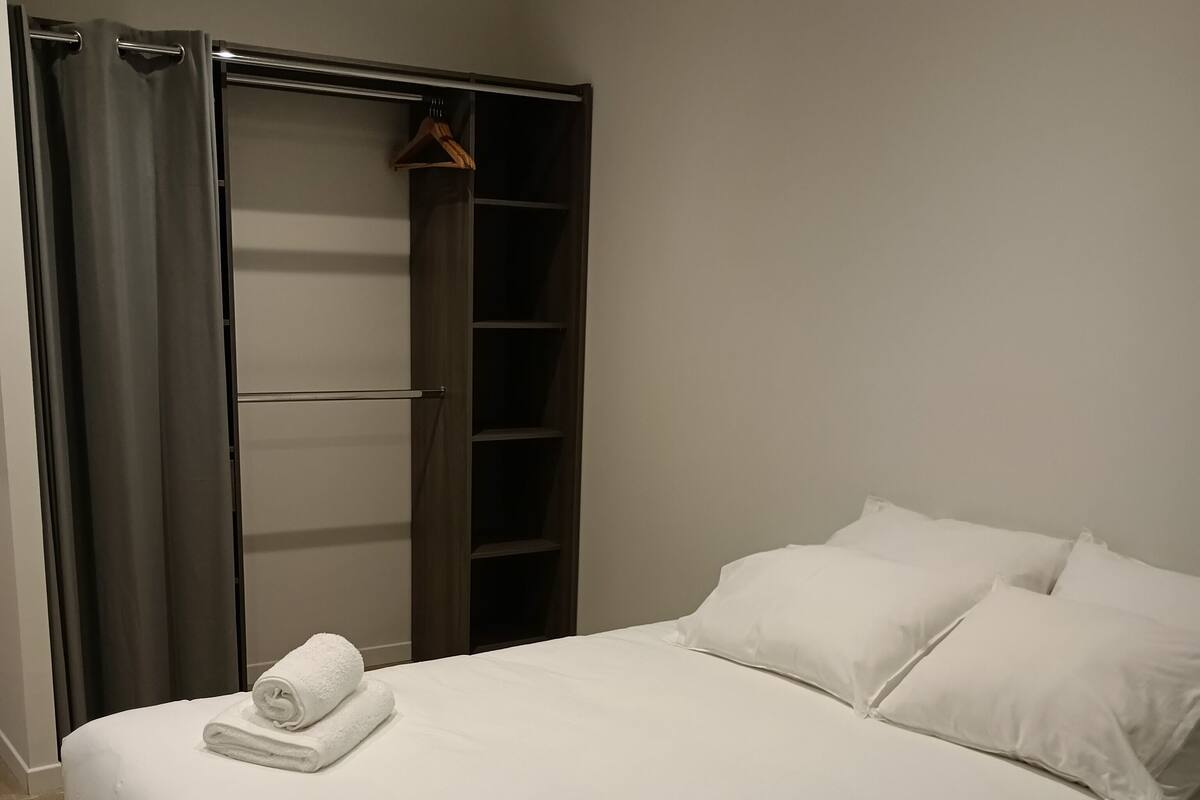 Nhà Cao cấp | Bộ đồ giường cao cấp, nệm cao su hoạt tính (memory foam)