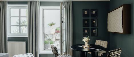 Minibar, individually decorated, individually furnished