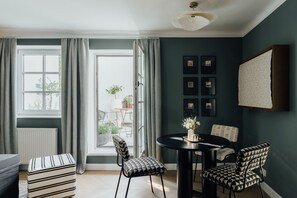 미니바, 각각 다른 스타일의 인테리어, 각각 다르게 가구 비치, 암막 커튼