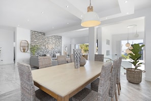 Superior House | Dining room - Endless Summer Beach House (Cape Town)