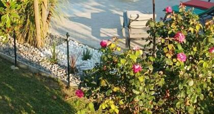 Air-conditioned villa with swimming pool