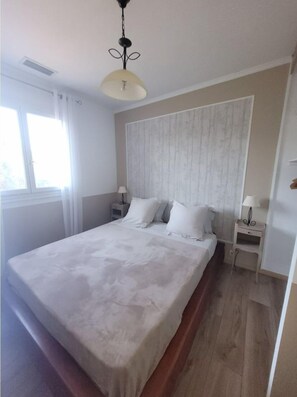 4 bedrooms, iron/ironing board, travel cot, free WiFi - Air-conditioned villa with swimming pool (Camaret-sur-Aigues)