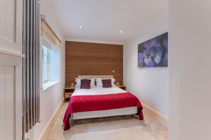 1 bedroom, iron/ironing board, travel cot, WiFi