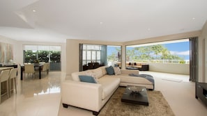 TV, DVD player, stereo - Terrace 5 - Kingscliff Oceanview (Kingscliff)