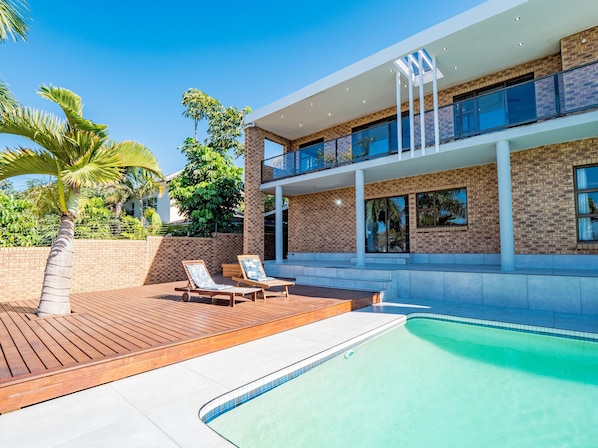 House (5 Bedrooms) | Interior