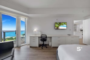 1 bedroom, desk, iron/ironing board, travel cot - 1-BD Condo in Coconut Grove | Water Views (Miami)