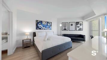 1 Schlafzimmer, Schreibtisch, Bügeleisen/Bügelbrett, Reisekinderbett