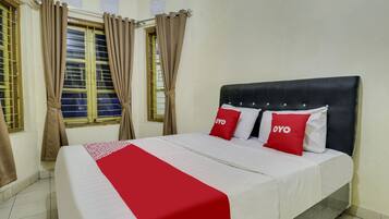 Standard Double Room | Desk, free WiFi, bed sheets