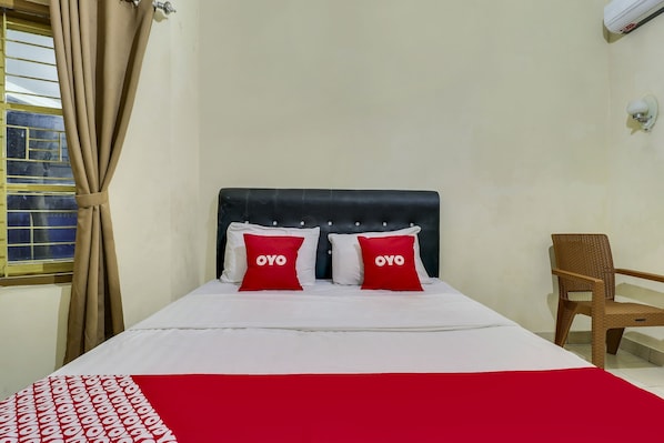 Standard Double Room | Desk, free WiFi, bed sheets