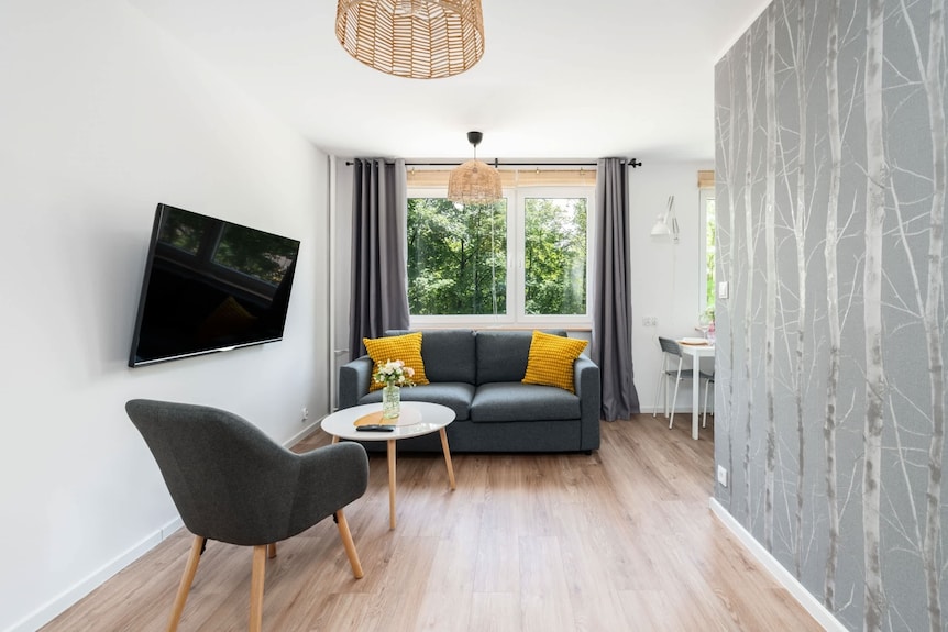 Stilvolles Apartment Mit Balkon | Arbeitsbereich - Posen