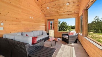 TV, fireplace, offices