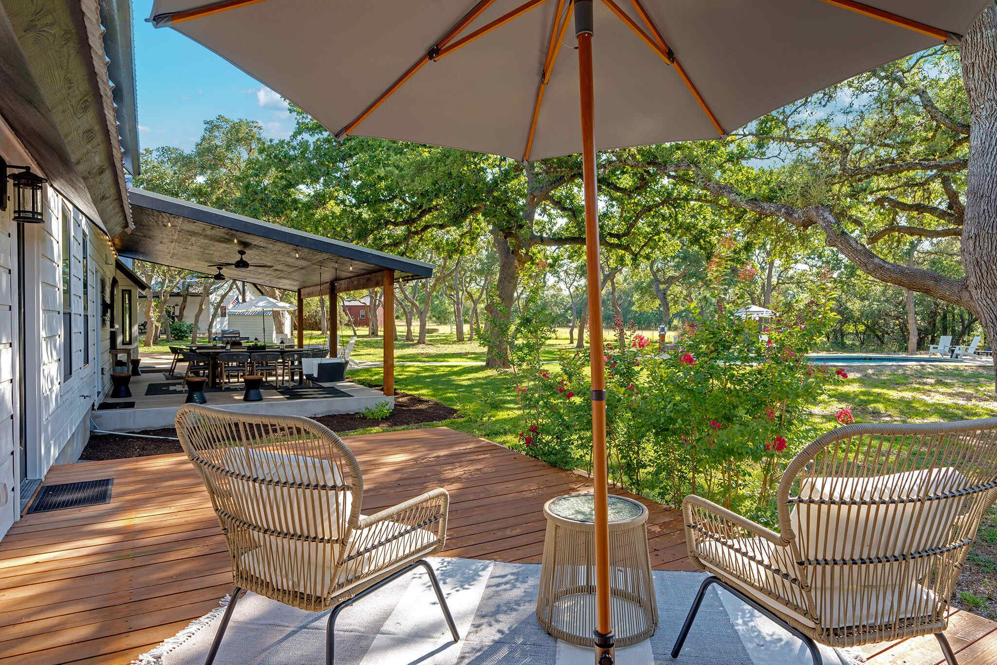 Outdoor dining