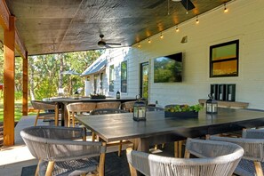 Outdoor dining - Three Dog Ranch - Pool, Game Room & Sleeps 18 (Driftwood)