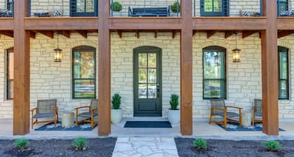 Three Dog Ranch - Pool, Game Room & Sleeps 18