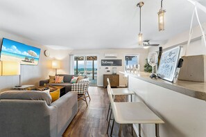 Smart-TV, Videospiele, Bücher, Arbeitsbereiche