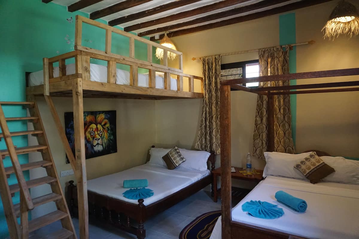 Shared Dormitory | In-room safe, blackout drapes, WiFi (free), individually decorated