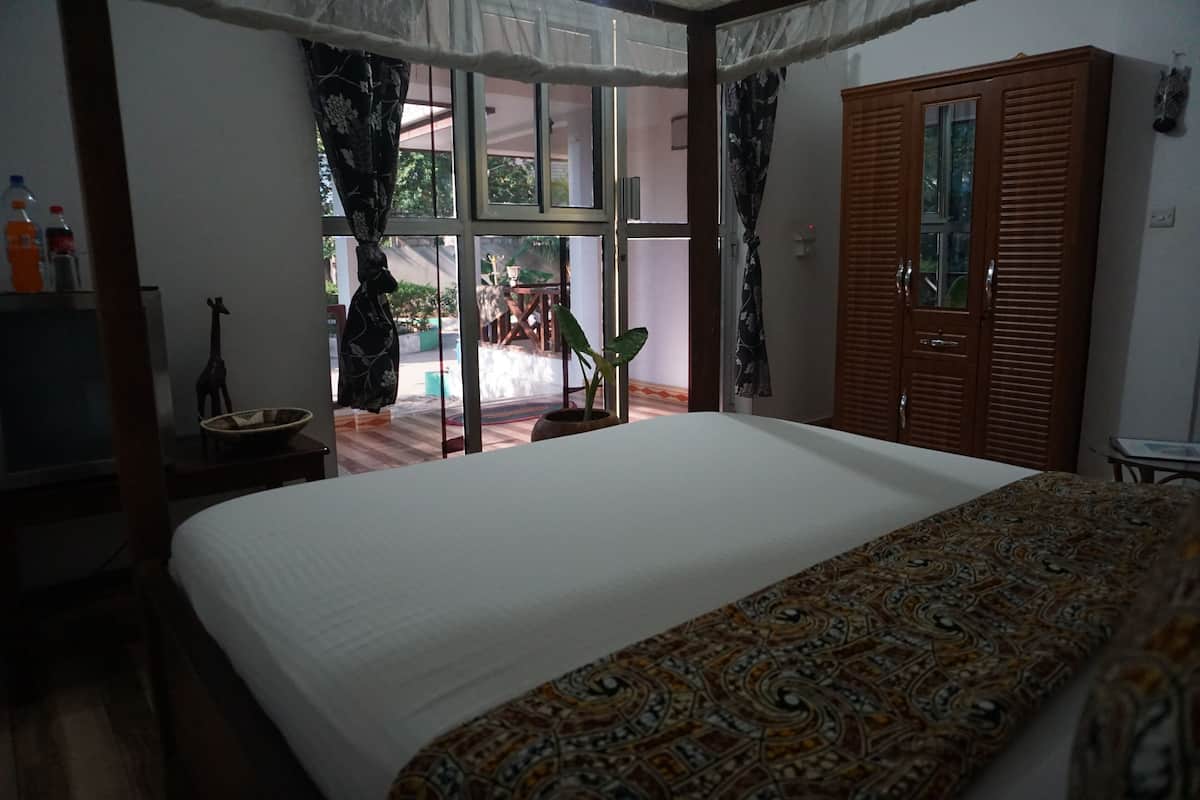 Design Double Room | In-room safe, blackout drapes, WiFi (free), individually decorated
