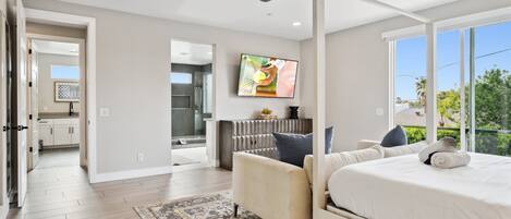 5 عدّة غرف نوم ومكتب ومكواة/لوح كي وسرير سفر