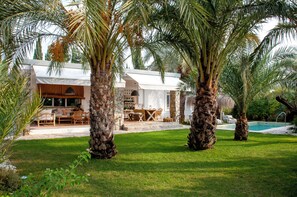 Terrace/patio - Wishome-Mother's Day in beautiful villa in Alicante with swimming pool at 2h train Madrid (Elche)