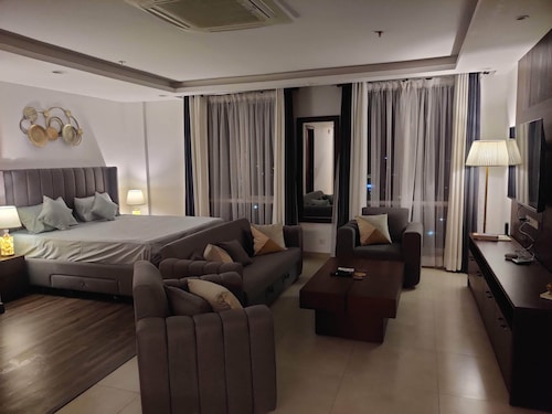 Uptown Studio Residence