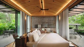 Suite Villa Outdoor Jacuzzi